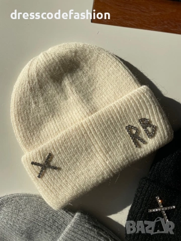 Зимни дамски шапки плетиво с камъни , снимка 4 - Шапки - 53175534