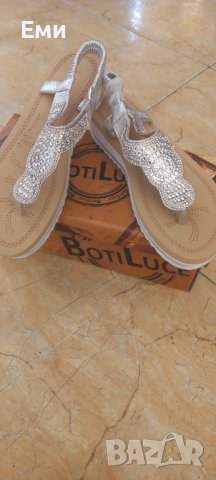 Дамски сребристи сандали