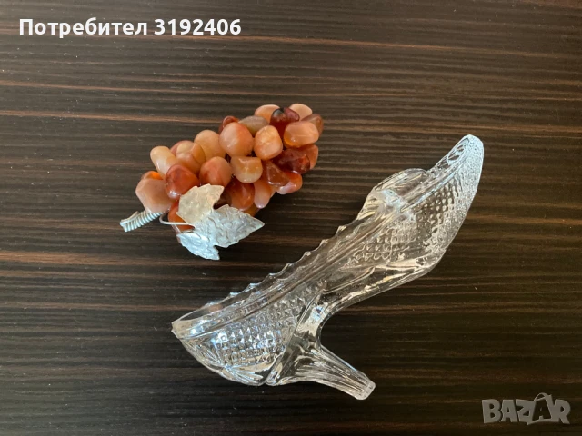 Грозд от естествен кехлибар и пантофка от чешки кристал, перфектно състояние