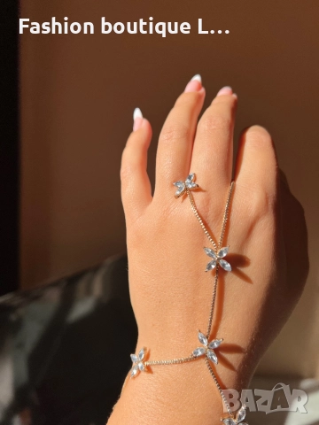 Уникално бижу гривна + пръстен в златен цвят с блестящи камъчета във формата на цветя ❤️, снимка 4 - Гривни - 52248082