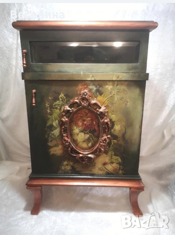 уникален антикварен шкаф