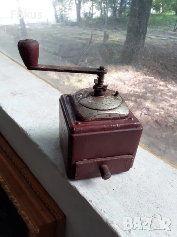 Стара дървена мелничка