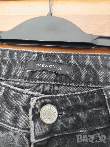 Черни дънки с ибелял ефект тип mom, снимка 2 - Дънки - 53645445