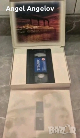 Titanic Collectors Box Edition VHS Set with Postcards And 35mm Film, снимка 3 - DVD филми - 53666679