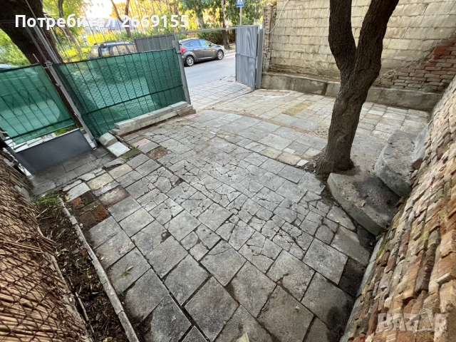 Паркомясто с прилежащ двор | Колхозен пазар | ул. Кракра 44, снимка 4 - Гаражи и паркоместа - 52413815