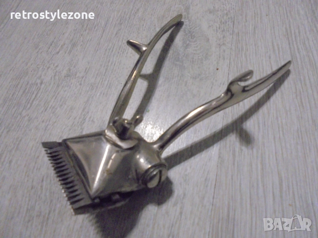 № 8215 Стара ръчна механична машинка за подстригване 