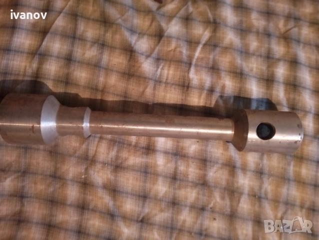 Супер здрав тръбен голям ключ.