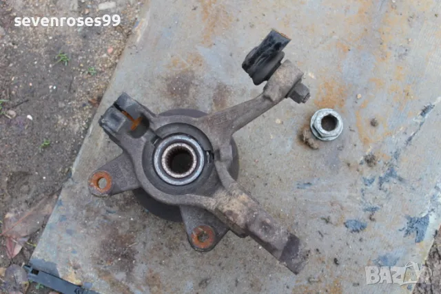 Шенкел главина преден ляв Форд Фиеста 6 2011 1.4tdci 68hp Ford Fiesta 6, снимка 2 - Части - 48315413