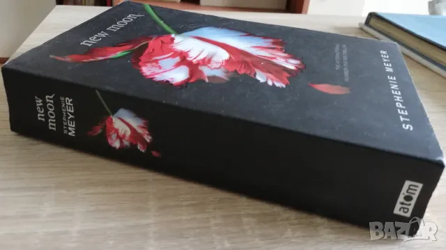 New Moon, Stephenie Meyer, снимка 3 - Художествена литература - 50279457