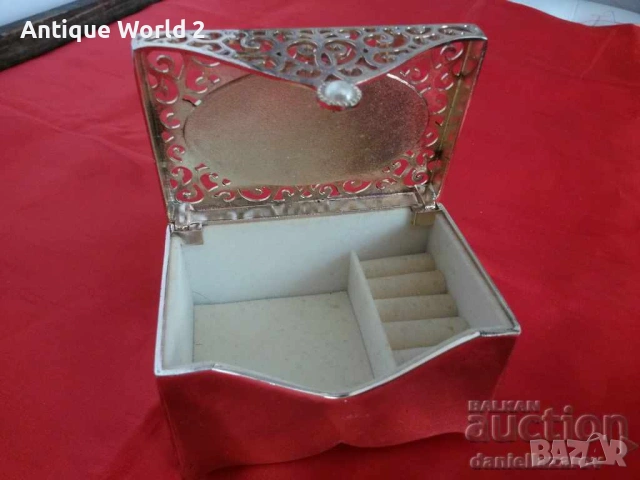 Красива Метална Кутия за Бижута, снимка 4 - Антикварни и старинни предмети - 53227908