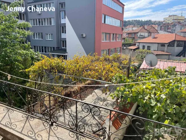 Продава ТРИСТАЕН с гараж в гр. Карнобат, снимка 4 - Апартаменти - 56237009