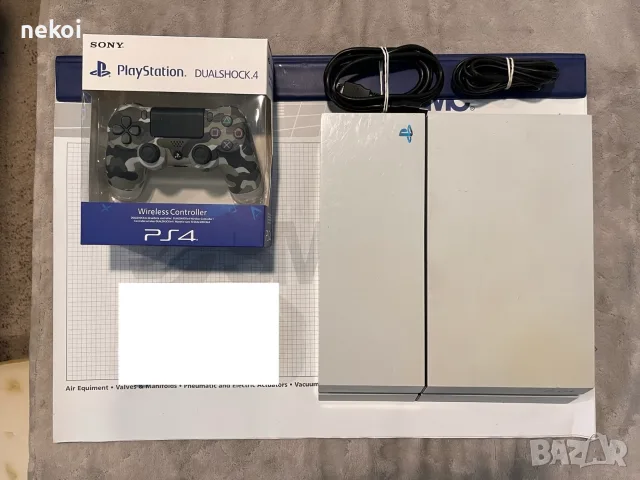 Продавам Play Station 4 White Limited Edition