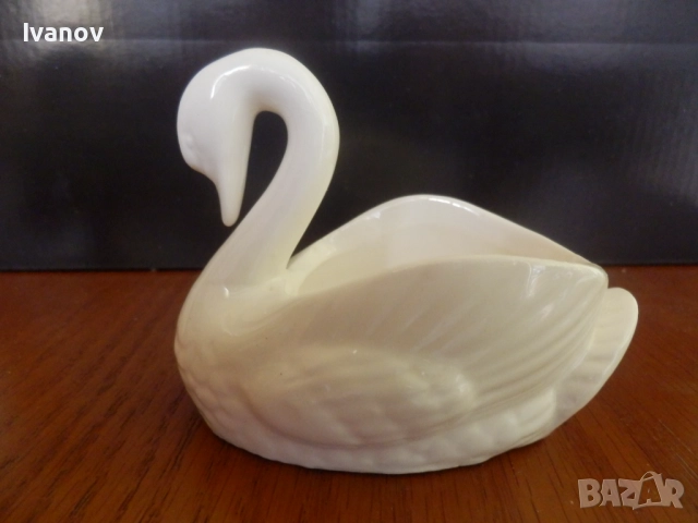 Порцеланов лебед