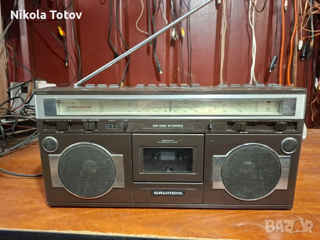 Продава се касетофон Grundig RR-650. 