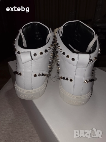 VERSACE оригинални кожени кецове, снимка 5 - Маратонки - 52354140