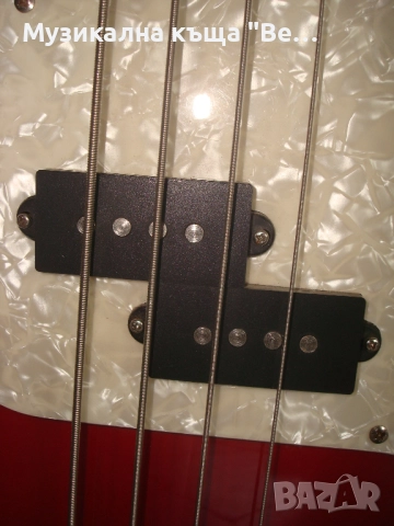 Бас китара с колан и калъф, снимка 4 - Китари - 51719582