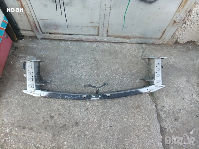 Основа греда предна броня за Мазда 5. 2005 год.