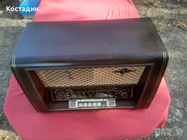 Ретро радио Loewe-Opta; Luna 1741W , снимка 3 - Антикварни и старинни предмети - 52788396