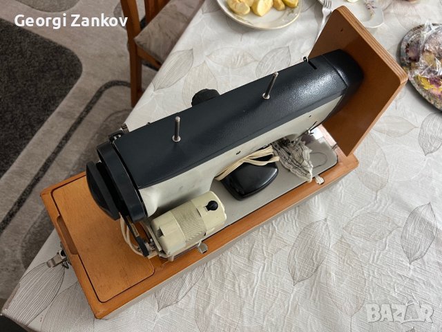 Немска шевна машина, снимка 3 - Антикварни и старинни предмети - 41778691