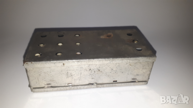 Стара електронна платка в метална кутия с дупки, снимка 5 - Друга електроника - 44841393