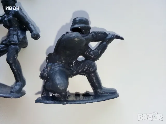 Лот пластмасови войници, снимка 4 - Колекции - 49598959