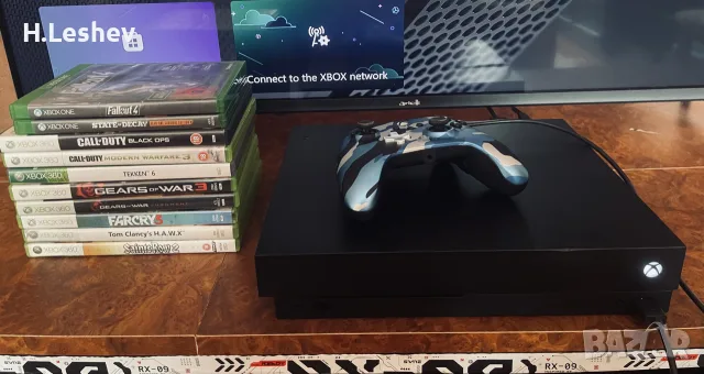 Xbox One X 1TB + 10 игри + жичен контролер