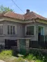 ​Продава се масивна къща с двор и допълнителни постройки в спокойна и живописна локация, снимка 3