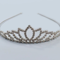 фина златиста сребриста корона диадема с камъчета  тиара дамска детска , снимка 4 - Шноли, диадеми, ленти - 17297148