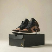 Nike Jordan 1 mid Mocha Coco Chocolate Размер 42 Номер Нови Оригинални Обувки Кецове Маратонки, снимка 1 - Кецове - 39274129