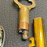 Старинен медальон сърце стара запалка бензинова ключ, снимка 4 - Антикварни и старинни предмети - 36028163