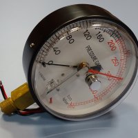 ел. контактен манометър Tomita pressure gauge 0-700 bar , снимка 1 - Резервни части за машини - 38990283