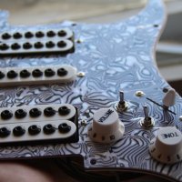 НОВ HSH оборудван пик гард страт, squier, fender, снимка 1 - Китари - 33977333