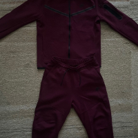 Nike TechFleece (M) ЕКИП!, снимка 1 - Спортни дрехи, екипи - 44572425