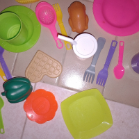 Приспособления за детска кухня,чаши,чинии,прибори,храни.Цената е за всички, снимка 6 - Фигурки - 44509688