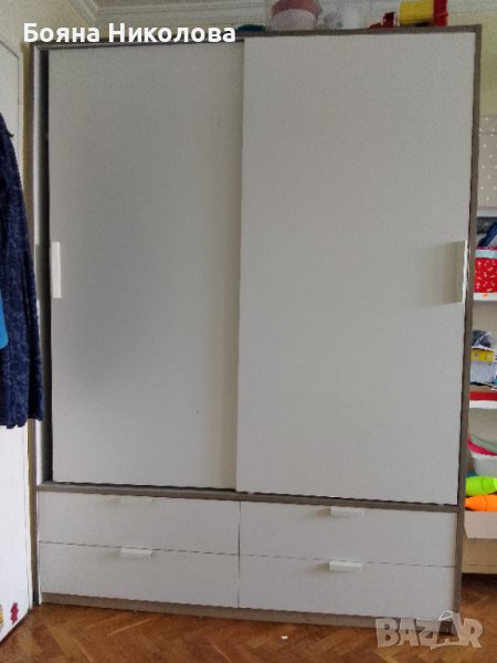 Гардероб с плъзгащи с се врати и четири чекмеджета, Икеа, снимка 1