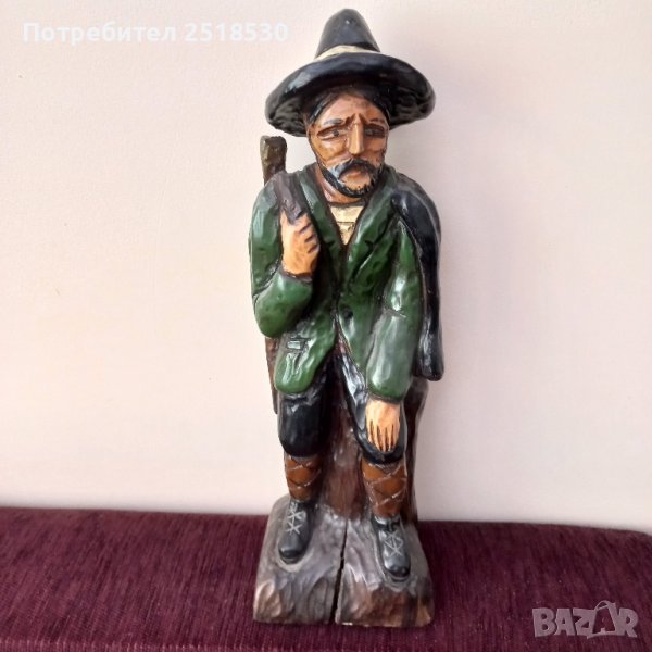 Фигура на ловец- дърворезба , снимка 1