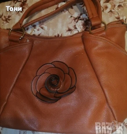 Нова Кожена Дамска Чанта с Цвете , снимка 1