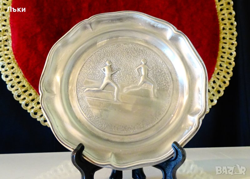 Чиния от калай със спринтьори,бягане,крос. , снимка 1