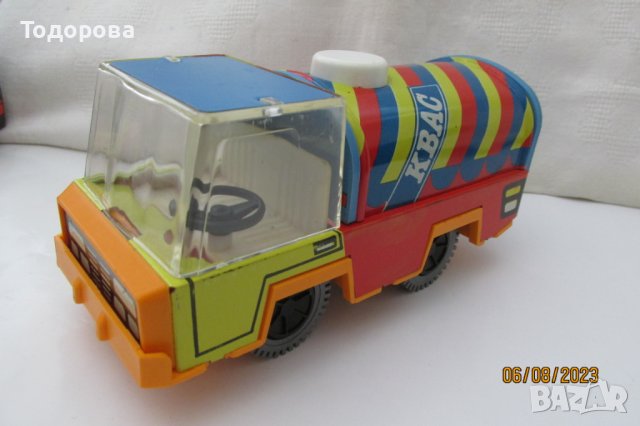 ретро играчка руска автоцистерна, снимка 2 - Коли, камиони, мотори, писти - 41783043