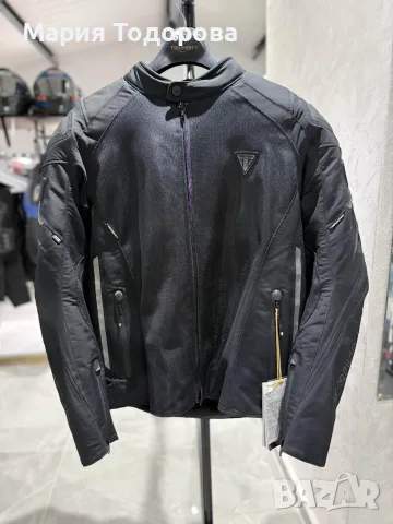 Мотоциклетното яке Triumph Triple Mesh, размери S, XL, XXL