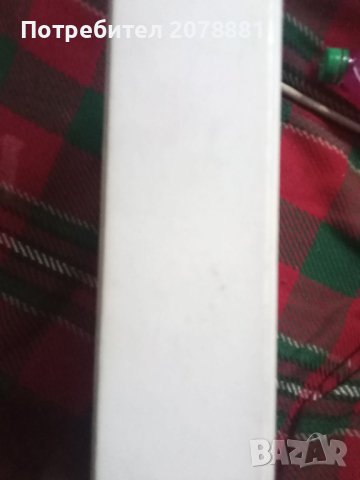 Дебела папка с бели листове 