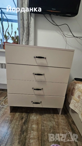 Продавам скрин с 4 чекмеджета, снимка 3 - Скринове - 53052936