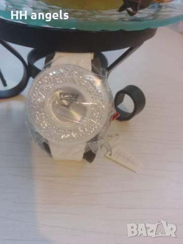 Levis дамски часовник с кристали Swarovski, снимка 3 - Дамски - 52773307
