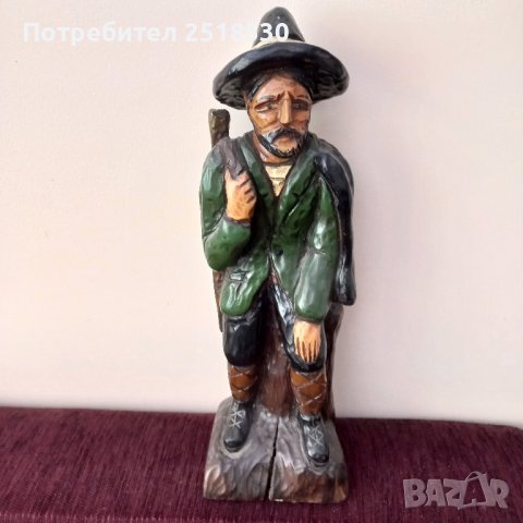 Фигура на ловец- дърворезба 