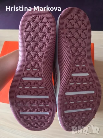 Нови оригинални маратонки Nike, снимка 8 - Маратонки - 56103392