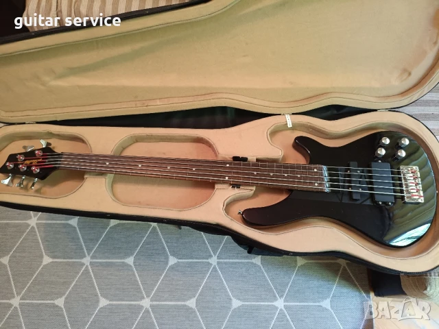 фретлес 5 стр. бас китара , снимка 1