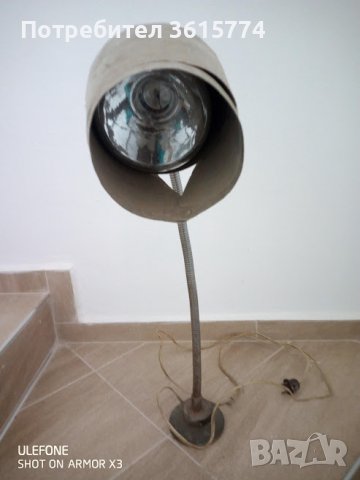 Стара гъвкава промишлена кварцова лампа - работеща