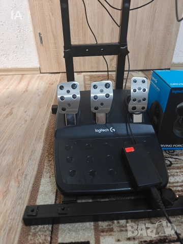 Logitech G29 със скоростен лост и стойка, снимка 3 - Джойстици и геймпадове - 52921406