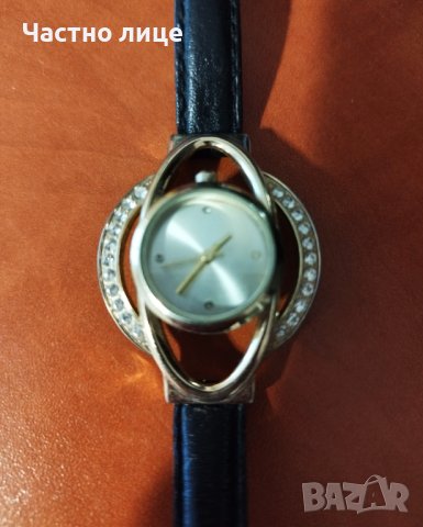 Интересен дамски часовник на Avon с  камъни , снимка 2 - Дамски - 40141910
