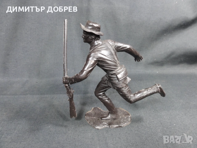 СТАРА РЕТРО СОЦ СССР ПЛАСТМАСОВА ФИГУРКА ТРАПЕР, снимка 3 - Колекции - 52712039